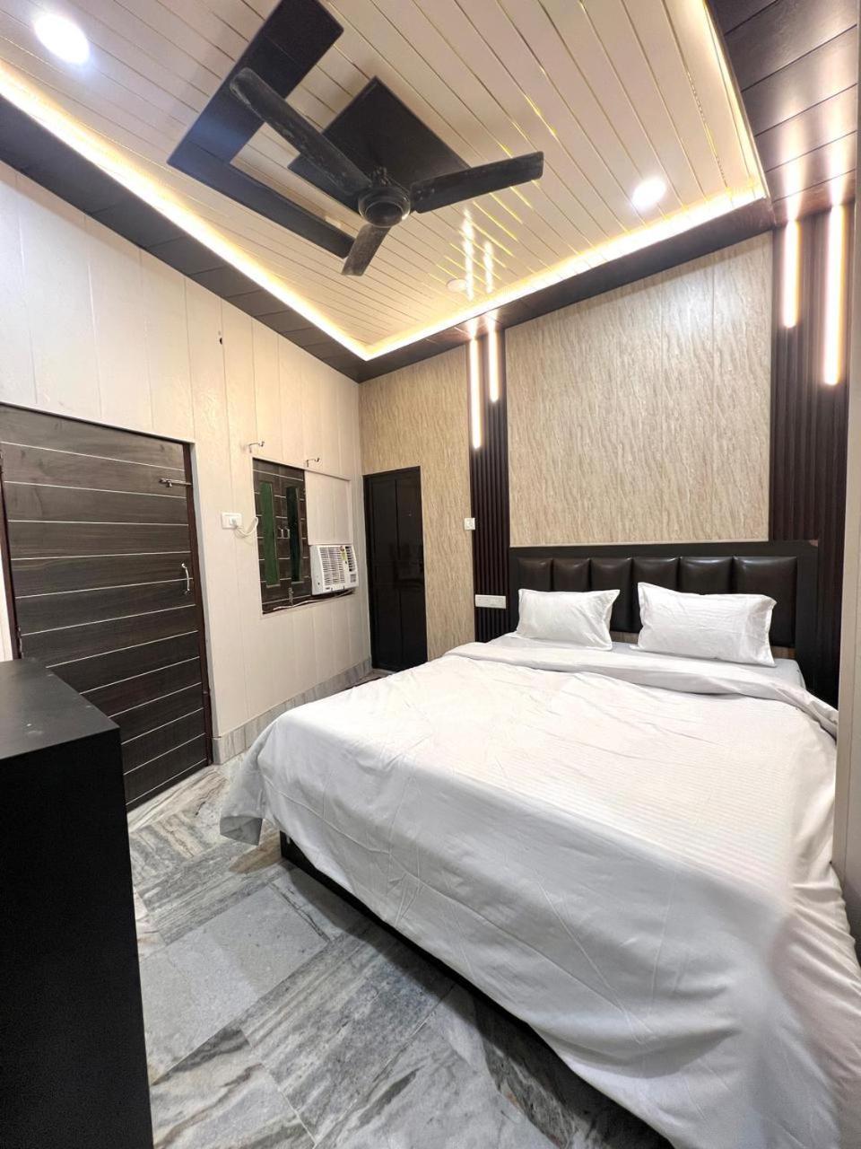 Durga P Guest House Near Harishchandra Ghat Váránaszi Kültér fotó