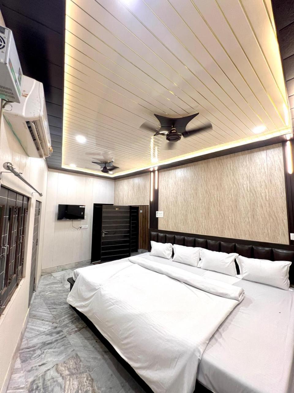 Durga P Guest House Near Harishchandra Ghat Váránaszi Kültér fotó