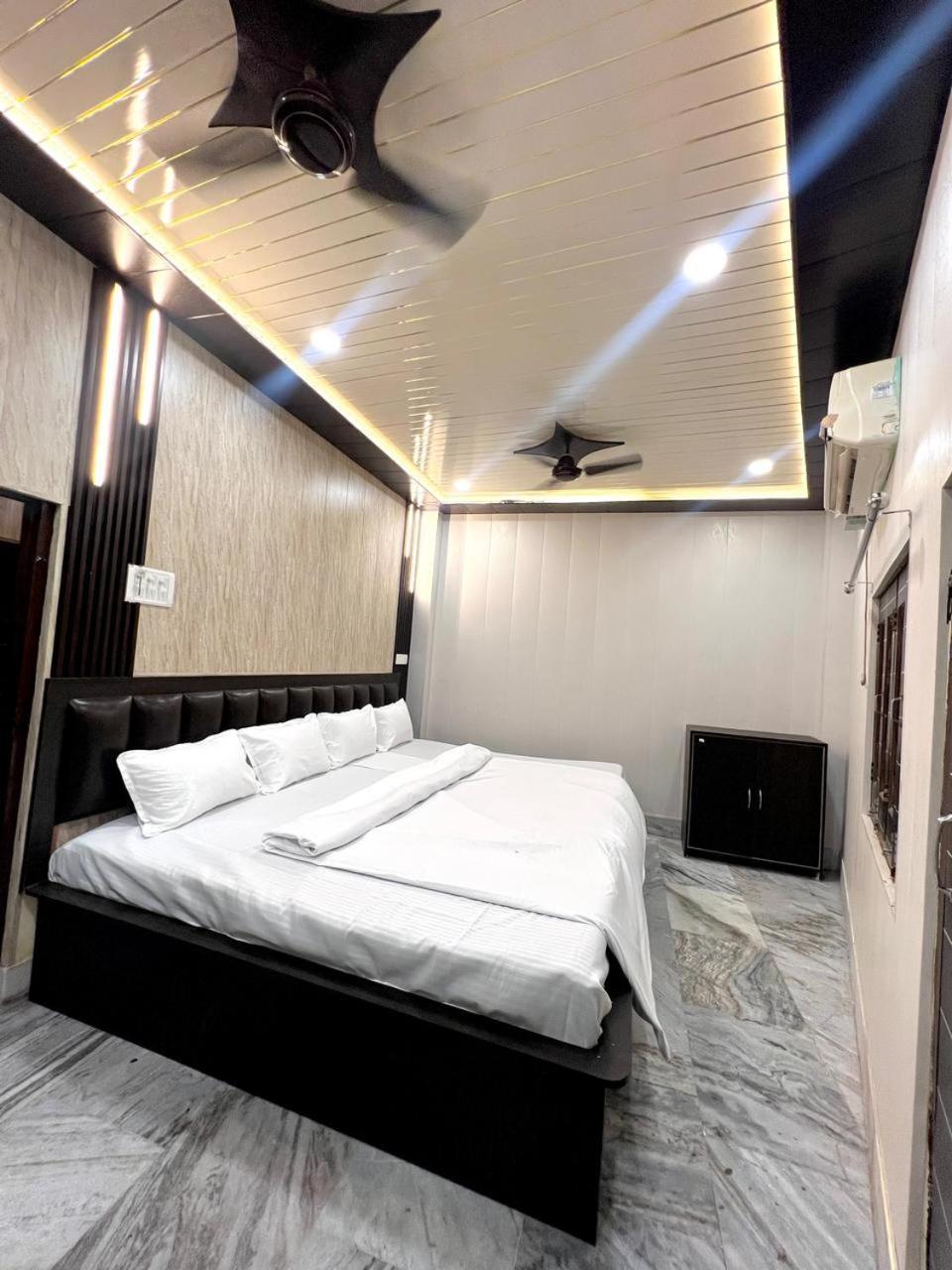 Durga P Guest House Near Harishchandra Ghat Váránaszi Kültér fotó