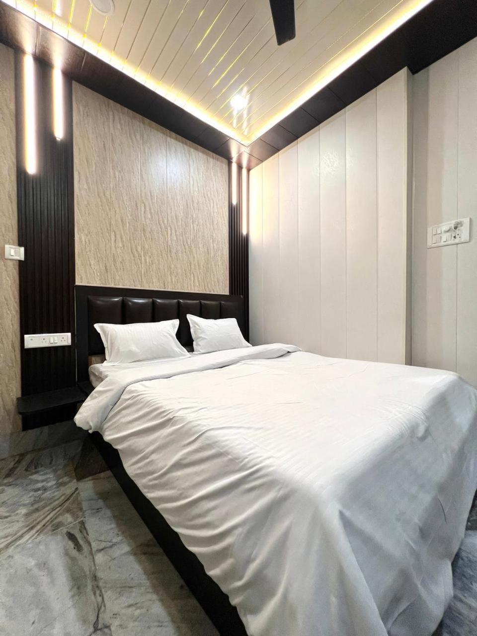 Durga P Guest House Near Harishchandra Ghat Váránaszi Kültér fotó