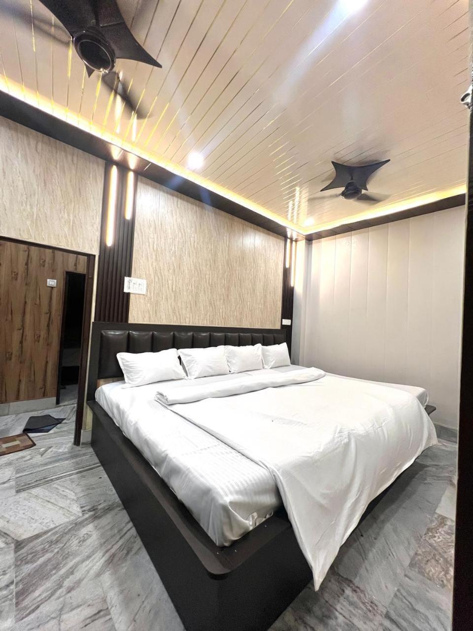 Durga P Guest House Near Harishchandra Ghat Váránaszi Kültér fotó